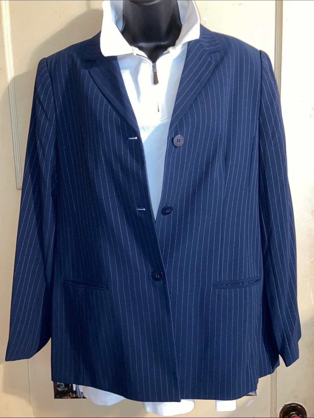 NAVY BLUE PINSTRIPED BLAZER MARY MCFADDEN GUC